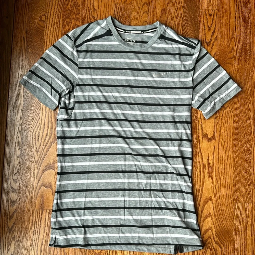 Men’s Nike Running Dri-Fit striped shirt, size Medium
